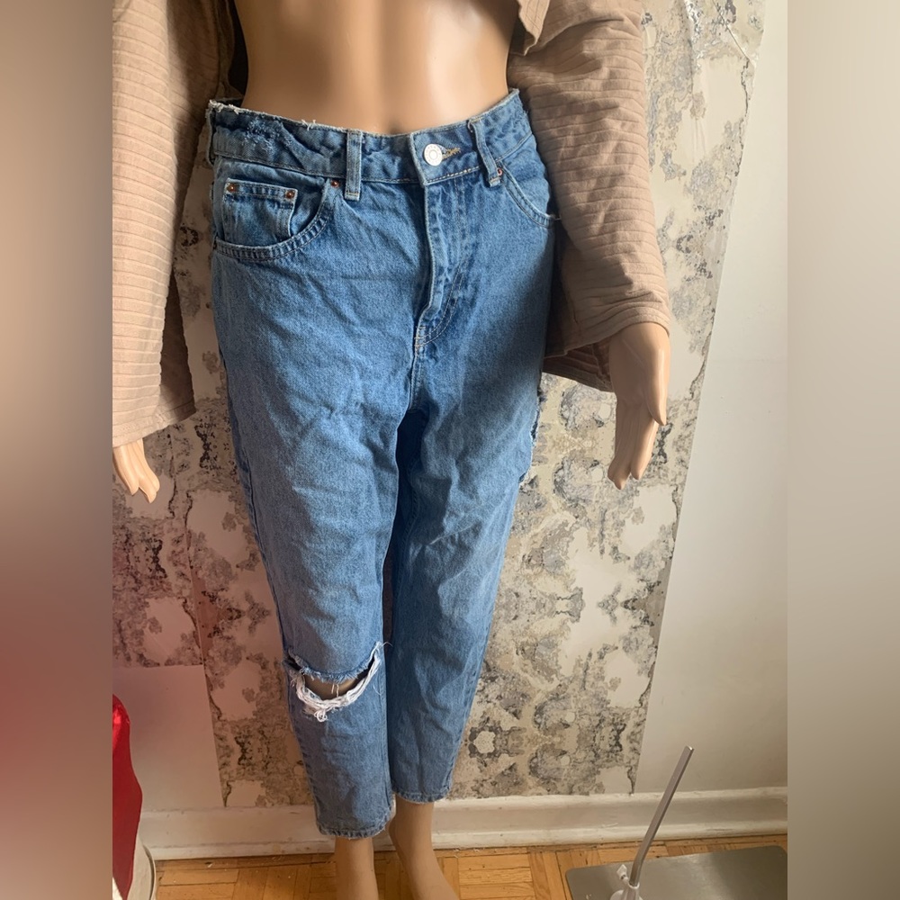 HIGHWAISTED TOP SHOP DISTRESSED JEANS